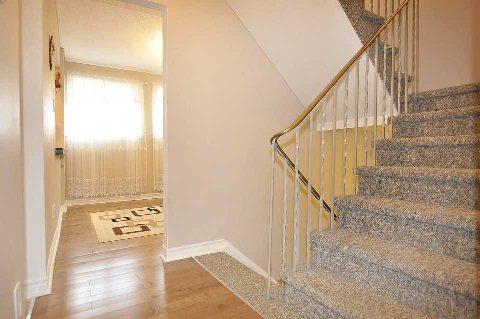32 Henderson Dr, Townhouse with 3 bedrooms, 2 bathrooms and 2 parking in Markham ON | Image 7