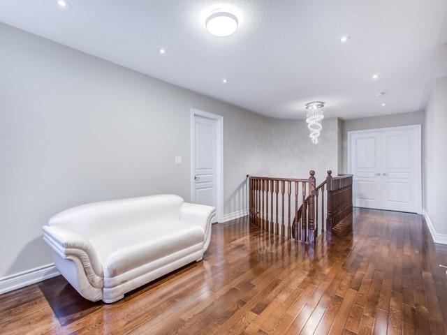 81 Thornhill Ravines Cres, House detached with 4 bedrooms, 4 bathrooms and 4 parking in Vaughan ON | Image 10