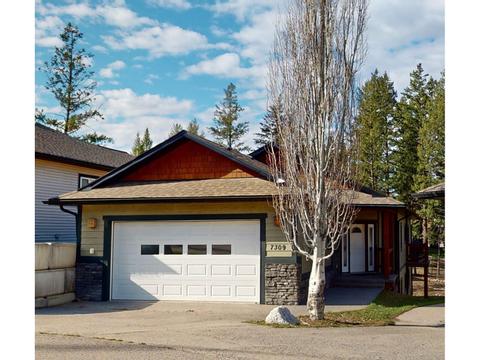 7309 Copperhorn Drive, House detached with 3 bedrooms, 2 bathrooms and null parking in Radium Hot Springs BC | Card Image