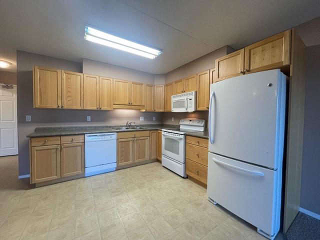 305 - 4646 55th Avenue, Condo with 2 bedrooms, 1 bathrooms and 1 parking in High Prairie AB | Image 6