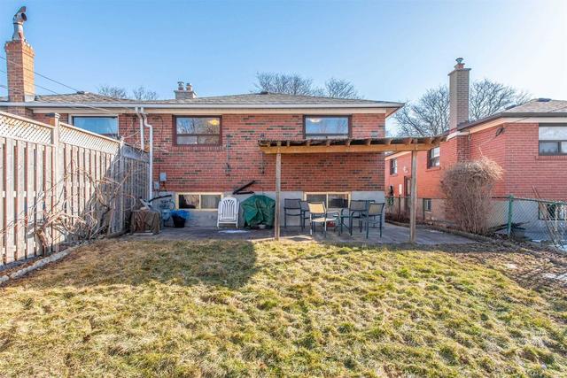 51 Starview Dr, House semidetached with 3 bedrooms, 2 bathrooms and 3 parking in Toronto ON | Image 27