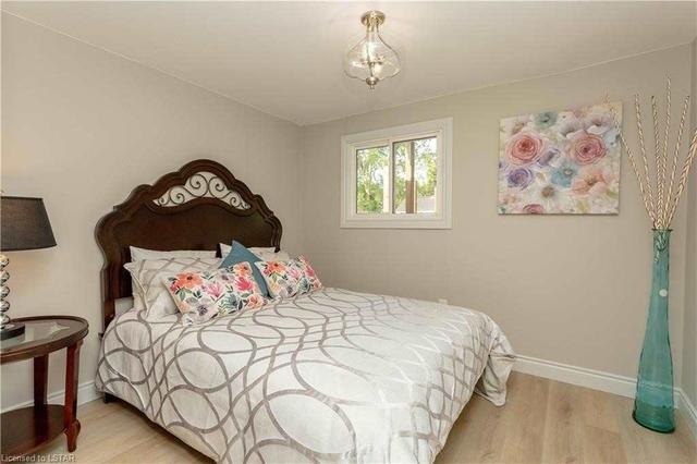 115 Edward St, House detached with 2 bedrooms, 2 bathrooms and 3 parking in London ON | Image 2