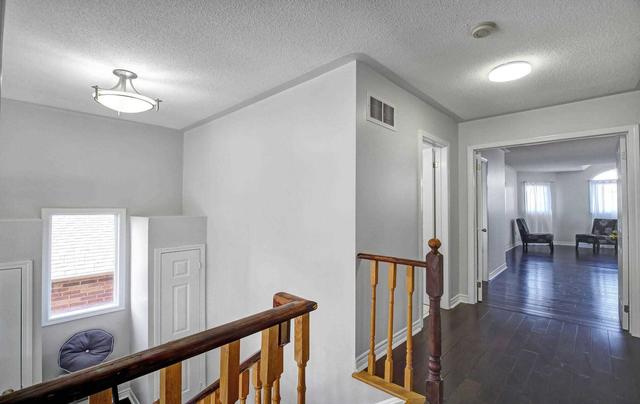 30 National Cres W, House detached with 3 bedrooms, 4 bathrooms and 4 parking in Brampton ON | Image 9