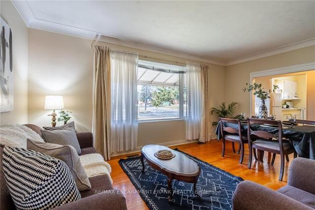 51 Howe Ave, House detached with 3 bedrooms, 2 bathrooms and 4 parking in Hamilton ON | Image 4