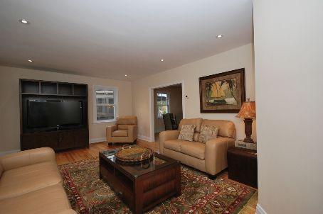 80 Cousins Dr, House detached with 4 bedrooms, 2 bathrooms and 2 parking in Aurora ON | Image 2