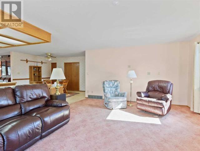 285 Grizzly Crescent, House detached with 4 bedrooms, 3 bathrooms and 2 parking in Canmore AB | Image 13