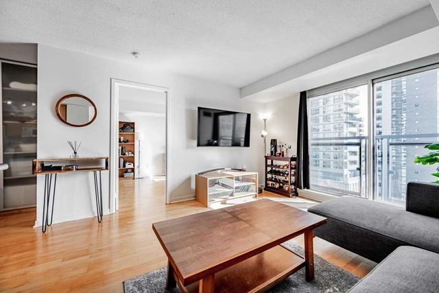 1006 - 75 Dalhousie St, Condo with 2 bedrooms, 1 bathrooms and 0 parking in Toronto ON | Image 4