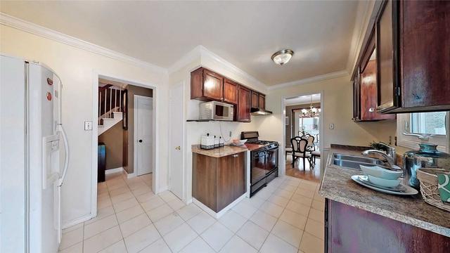 123 Granada Cres, House detached with 3 bedrooms, 4 bathrooms and 5 parking in Toronto ON | Image 5
