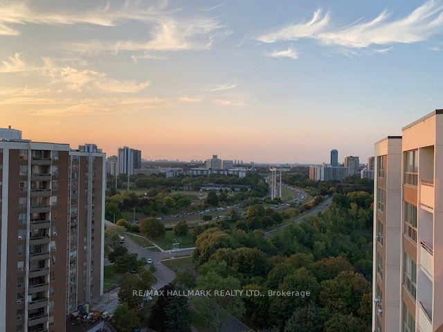 2010 - 60 Pavane Link Way, Condo with 3 bedrooms, 2 bathrooms and 1 parking in Toronto ON | Image 7