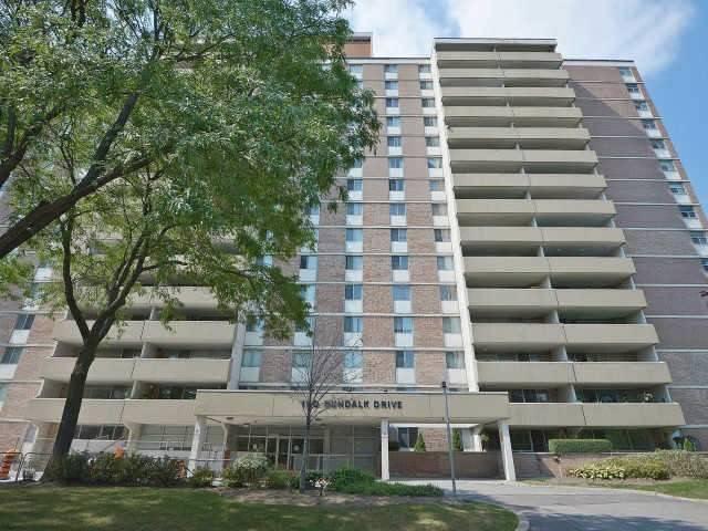 1002 - 120 Dundalk Dr, Condo with 3 bedrooms, 2 bathrooms and 1 parking in Toronto ON | Image 1