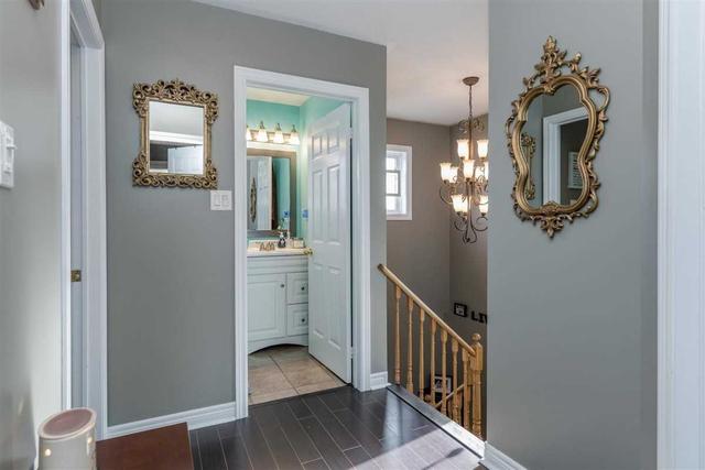 14 Heritage Crt, House semidetached with 3 bedrooms, 3 bathrooms and 3 parking in Barrie ON | Image 4