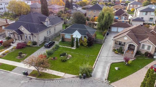 11 Enid Cres, House detached with 2 bedrooms, 2 bathrooms and 2 parking in Toronto ON | Image 1