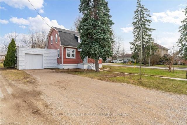 59 Main St S, House detached with 3 bedrooms, 2 bathrooms and 5 parking in Lambton Shores ON | Image 36