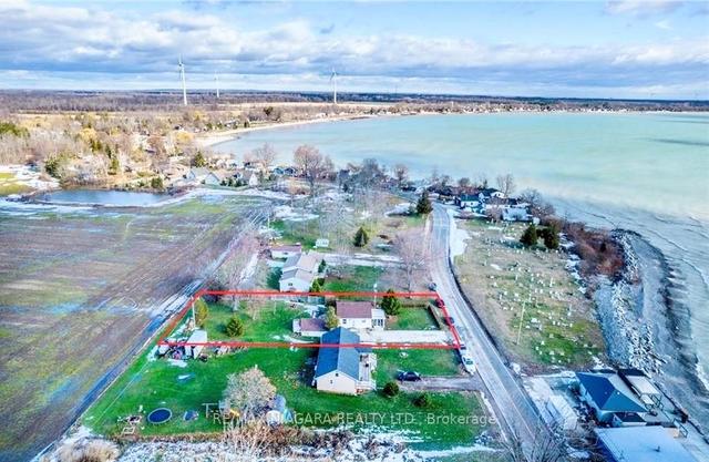 2721 North Shore Dr, House detached with 2 bedrooms, 1 bathrooms and 11 parking in Haldimand County ON | Image 2