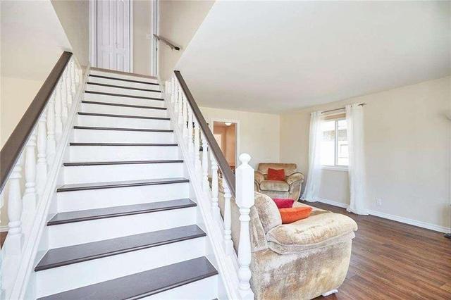 291 Central Ave, House detached with 3 bedrooms, 1 bathrooms and 3 parking in Fort Erie ON | Image 2