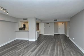 205 - 1240 Marlborough Crt, Condo with 2 bedrooms, 2 bathrooms and 1 parking in Oakville ON | Image 2