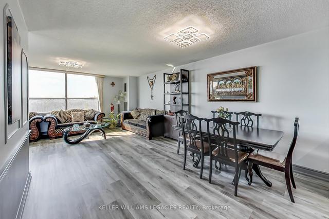 804 - 40 Panorama Crt, Condo with 3 bedrooms, 2 bathrooms and 1 parking in Toronto ON | Image 3