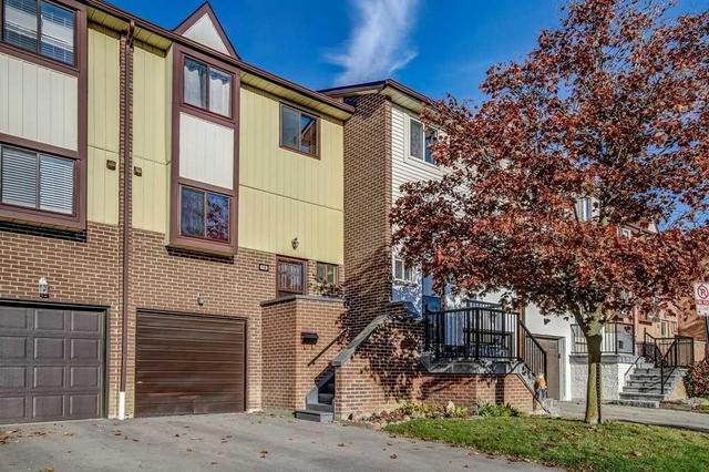 118 Baronwood Crt, Townhouse with 3 bedrooms, 2 bathrooms and 1 parking in Brampton ON | Image 1