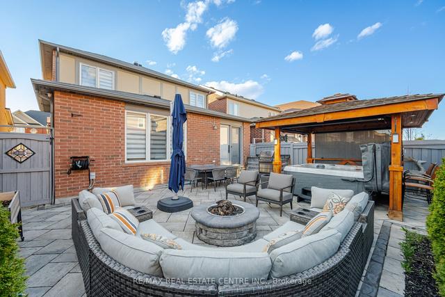 404 Zuest Cres, House detached with 3 bedrooms, 4 bathrooms and 4 parking in Milton ON | Image 32