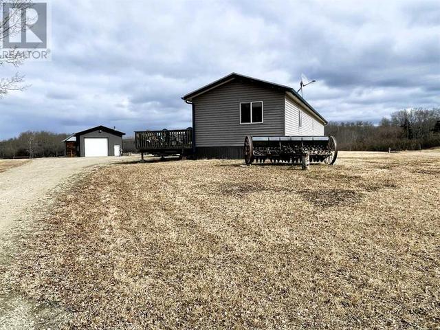 53066 Twp Rd 864, Home with 3 bedrooms, 2 bathrooms and 20 parking in Clear Hills AB | Image 2