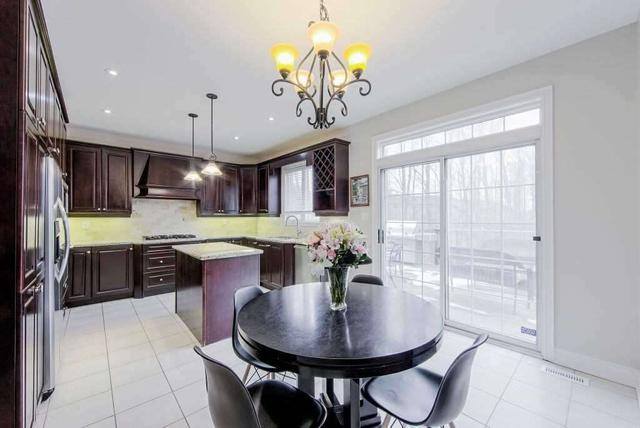 33 Sisley Cres, House detached with 4 bedrooms, 4 bathrooms and 6 parking in Vaughan ON | Image 2
