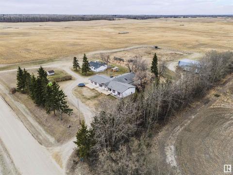 54032 Rge Rd 34, House detached with 5 bedrooms, 2 bathrooms and null parking in Lac Ste. Anne County AB | Card Image