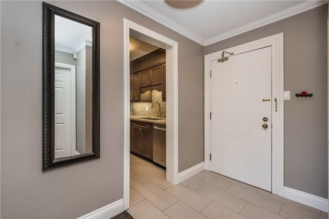10 Coulter St, Condo with 2 bedrooms, 1 bathrooms and 1 parking in Barrie ON | Image 2