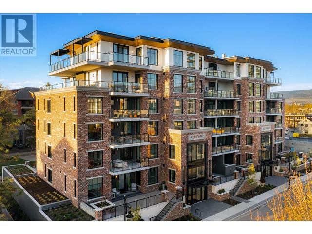 204 - 450 Groves Avenue, Condo with 3 bedrooms, 2 bathrooms and 2 parking in Kelowna BC | Image 6