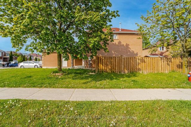 181 Cresthaven Rd, House detached with 3 bedrooms, 3 bathrooms and 5 parking in Brampton ON | Image 35
