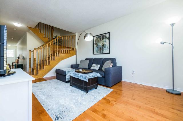 54 Heartleaf Cres, House attached with 4 bedrooms, 4 bathrooms and 3 parking in Brampton ON | Image 7