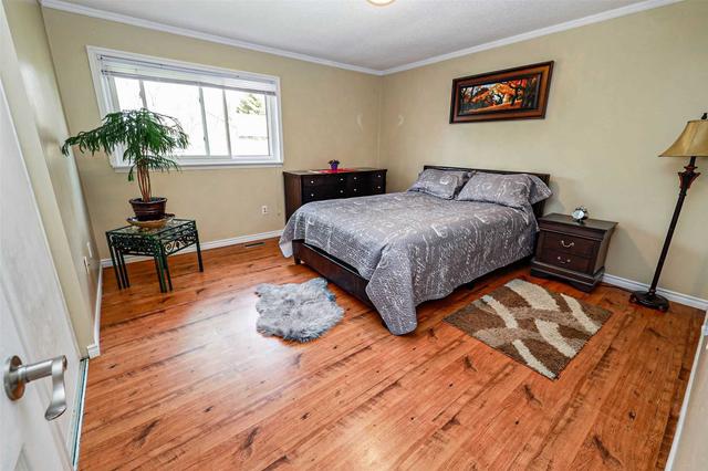 39 Lawndale Cres, House semidetached with 4 bedrooms, 3 bathrooms and 7 parking in Brampton ON | Image 10