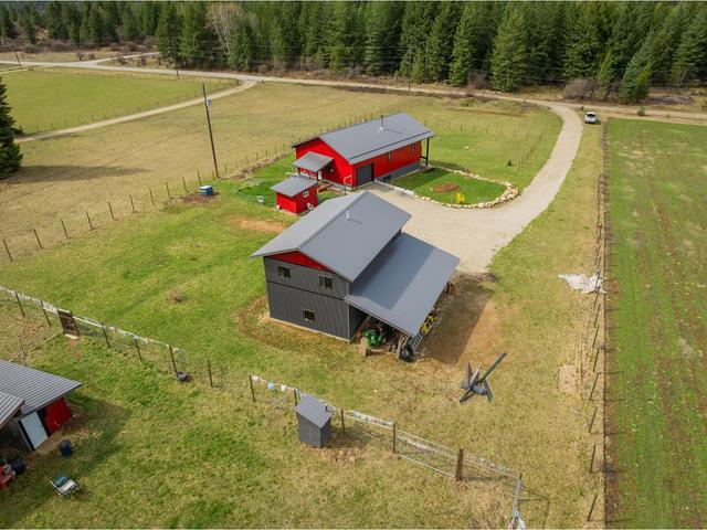 2346 Upper Glade Road, House detached with 2 bedrooms, 3 bathrooms and 10 parking in Central Kootenay I BC | Image 6