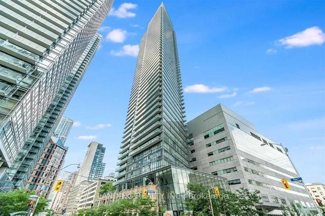 404 - 832 Bay St, Condo with 1 bedrooms, 1 bathrooms and 0 parking in Toronto ON | Image 1