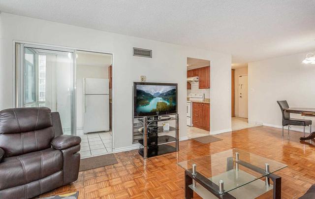 1005 - 21 Markbrook Lane, Condo with 2 bedrooms, 2 bathrooms and 1 parking in Toronto ON | Image 3