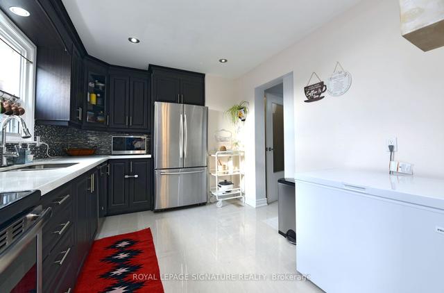 18 Crow Tr, House detached with 3 bedrooms, 3 bathrooms and 2 parking in Toronto ON | Image 30