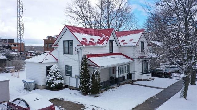 125 Wolfe Street, House detached with 3 bedrooms, 3 bathrooms and null parking in Goderich ON | Image 1