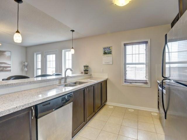 40 Suitor Crt, House attached with 2 bedrooms, 3 bathrooms and 3 parking in Milton ON | Image 4