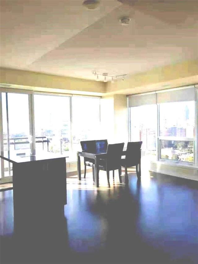 1704 - 225 Sackville St, Condo with 2 bedrooms, 2 bathrooms and 1 parking in Toronto ON | Image 2