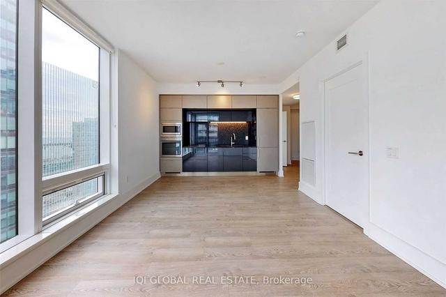 3003 - 10 York St, Condo with 2 bedrooms, 2 bathrooms and 1 parking in Toronto ON | Image 2