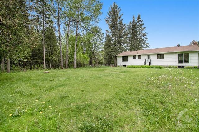 2028 Bearhill Road, House detached with 3 bedrooms, 2 bathrooms and 6 parking in Ottawa ON | Image 12