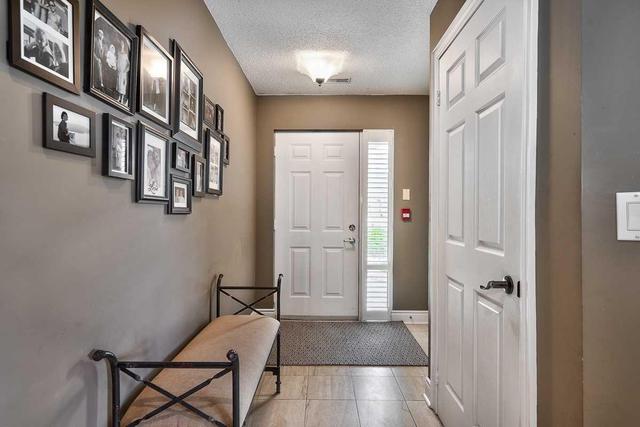Th10 - 442 Maple Ave, Townhouse with 3 bedrooms, 4 bathrooms and 3 parking in Burlington ON | Image 3