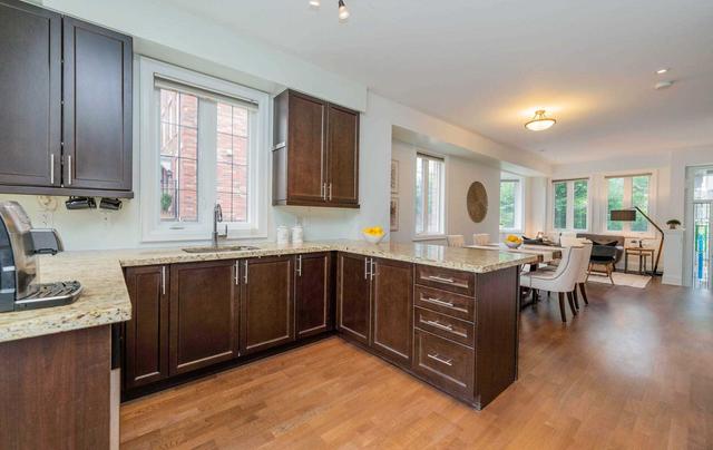 2260 Gerrard St E, Townhouse with 3 bedrooms, 3 bathrooms and 2 parking in Toronto ON | Image 7
