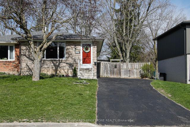 1562 Limberlost Rd E, House semidetached with 3 bedrooms, 2 bathrooms and 4 parking in London ON | Image 1