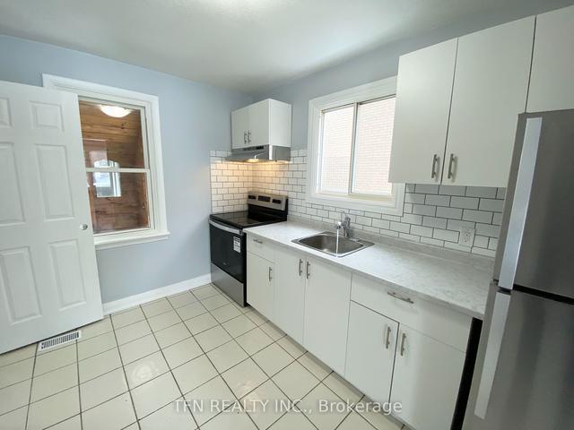 106 Eleanor Ave, House detached with 2 bedrooms, 2 bathrooms and 4 parking in Hamilton ON | Image 9