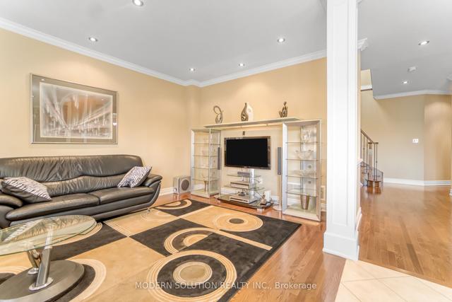 195 Twin Hills Cres, House detached with 4 bedrooms, 3 bathrooms and 4 parking in Vaughan ON | Image 32