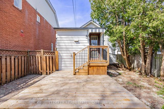 37 Simpson Ave, House detached with 2 bedrooms, 1 bathrooms and 4 parking in Toronto ON | Image 26