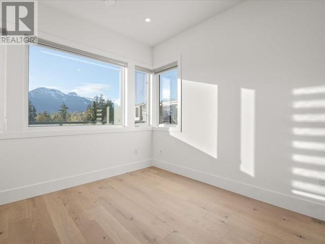10 - 3385 Mamquam Road, House detached with 5 bedrooms, 5 bathrooms and 6 parking in Squamish BC | Image 4