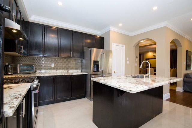 114 Fahey Dr, House detached with 4 bedrooms, 5 bathrooms and 6 parking in Brampton ON | Image 10