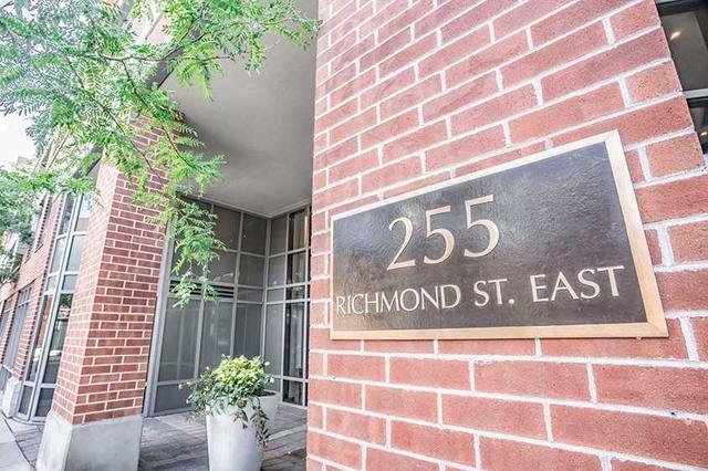 1104 - 255 Richmond St E, Condo with 2 bedrooms, 1 bathrooms and 1 parking in Toronto ON | Image 12