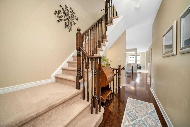 2491 Old Brompton Way, House attached with 3 bedrooms, 3 bathrooms and 5 parking in Oakville ON | Image 34